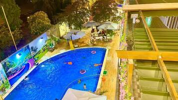 15 outdoor pools