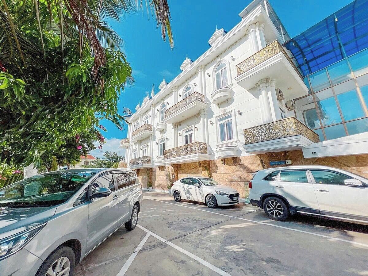 Free self-parking, free valet parking