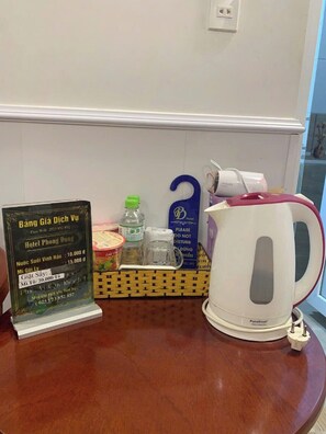 Habitación estándar doble, 1 cama de matrimonio, baño privado, frente a la playa | Minibar