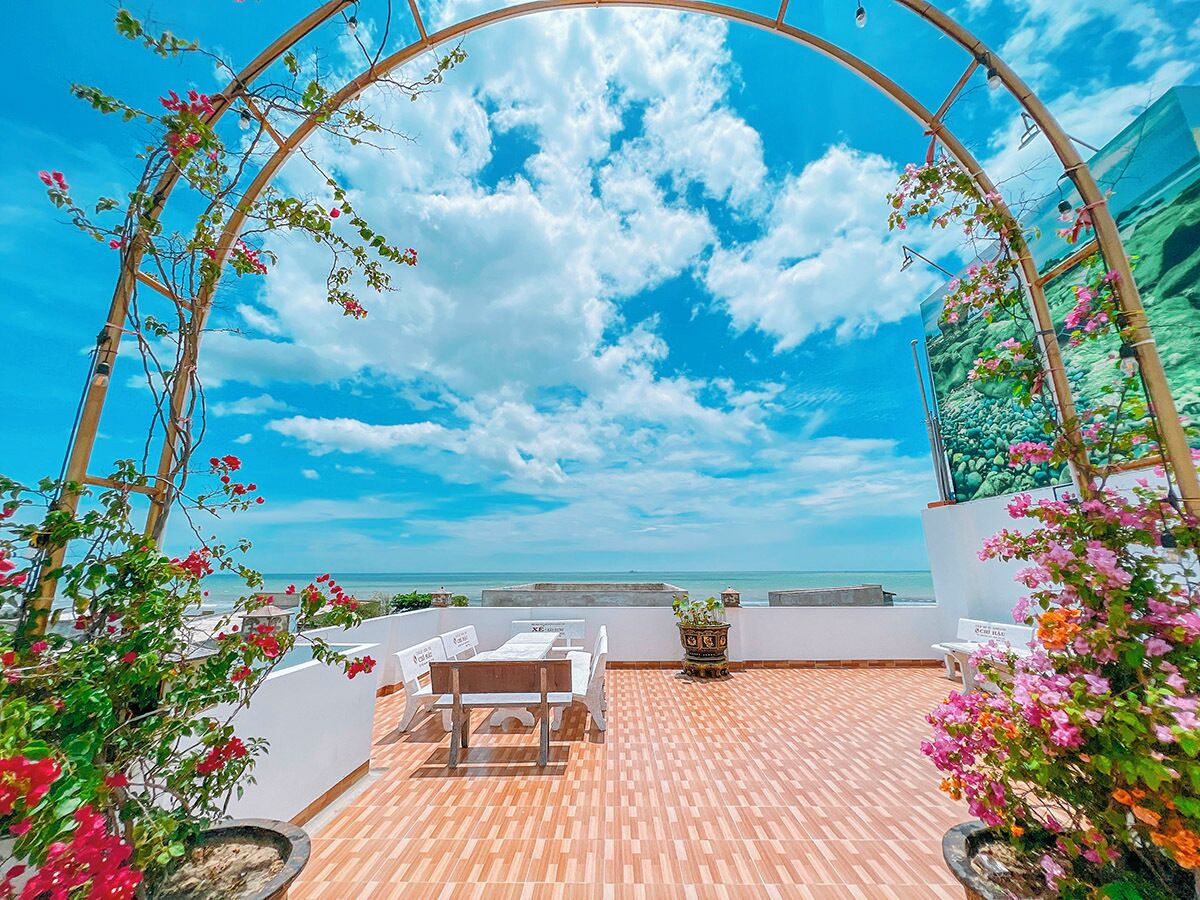 Dobbeltrom – premium, 1 kingsize-seng, strandutsikt, sjøvendt | Utendørsservering