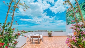 Premium Double Room, 1 Katil Raja (King), Beach View, Sea Facing | Tempat makan luar