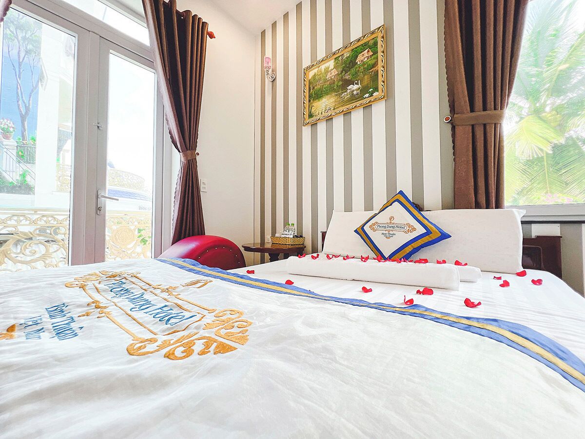 Superior Double Room, 1 King Bed, Balcony, Courtyard View | Desk, laptop workspace, blackout drapes, soundproofing