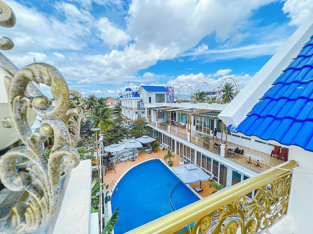Habitación Premium doble, 1 cama de matrimonio grande, vistas a la playa, mirando al mar | Jardines del alojamiento