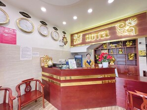 เคาน์เตอร์เช็คอิน/เช็กเอาต์