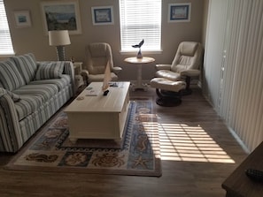 Smart TV - 2-bedroom condo in lovely Ocean View with nature views. (Ocean View)