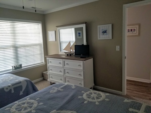 2 bedrooms, iron/ironing board, WiFi - 2-bedroom condo in lovely Ocean View with nature views. (Ocean View)