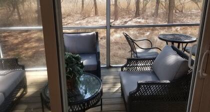 2-bedroom condo in lovely Ocean View with nature views.