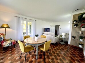 Dining - Petit gîte du Nouguès - GARREY (GARREY)