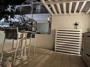 Outdoor dining - Yatch View II Splendid sea-view apartment in the heart of the Gosier marina (Le Gosier)