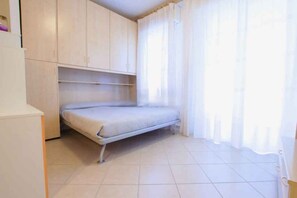 1 bedroom, WiFi - Studio with air conditioning and balcony with side sea view (Lido di Jesolo)