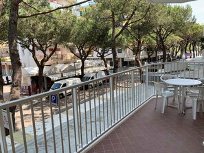 Outdoor dining - Holiday apartment mit Klimaanlage und Balkon (Lido di Jesolo)