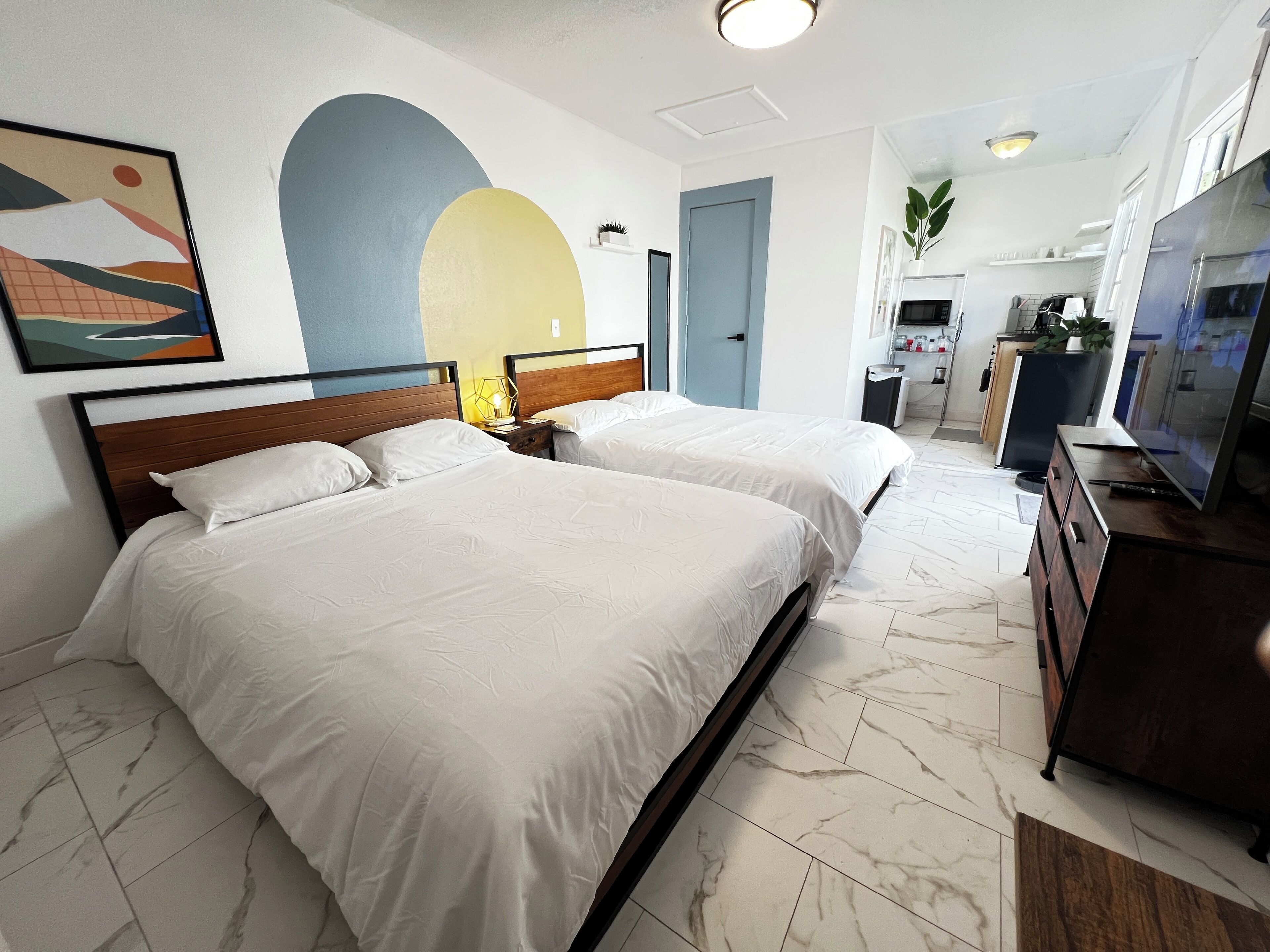 In-room safe, iron/ironing board, WiFi, bed sheets