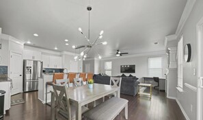 Interior - Reluxme 4BR Retreat| Fence Yard Near UNCC & Uptown (Charlotte)