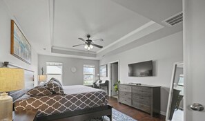 4 Schlafzimmer, Schreibtisch, Bügeleisen/Bügelbrett, Reisekinderbett