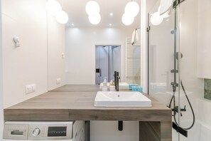 Hair dryer, towels - Szybowcowa Charming Apartment (Katowice)