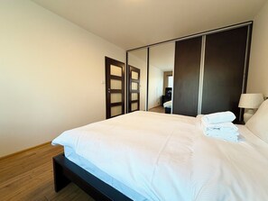 1 habitación, tabla de planchar con plancha, wifi y ropa de cama 