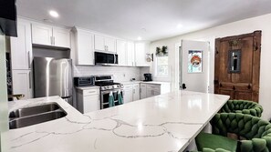 電子レンジ、オーブン、コンロ、食器洗い機