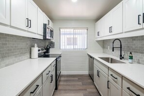 Double Room, Non Smoking | Private kitchen | Full-sized fridge, microwave, oven, stovetop - Dwell Tranquil Stay with Pool and Gym (Scottsdale)