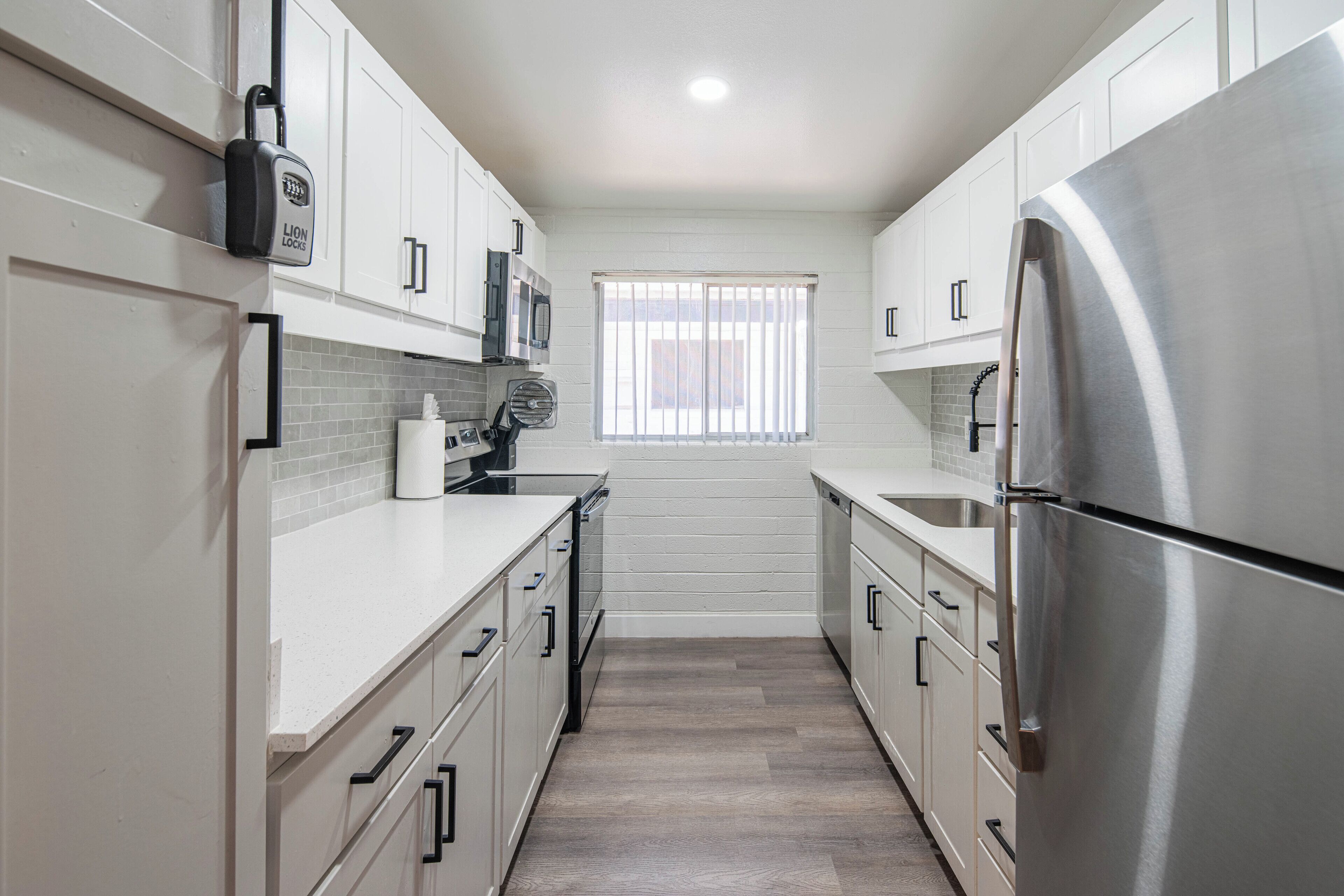 Double Room, Non Smoking | Private kitchen | Full-sized fridge, microwave, oven, stovetop