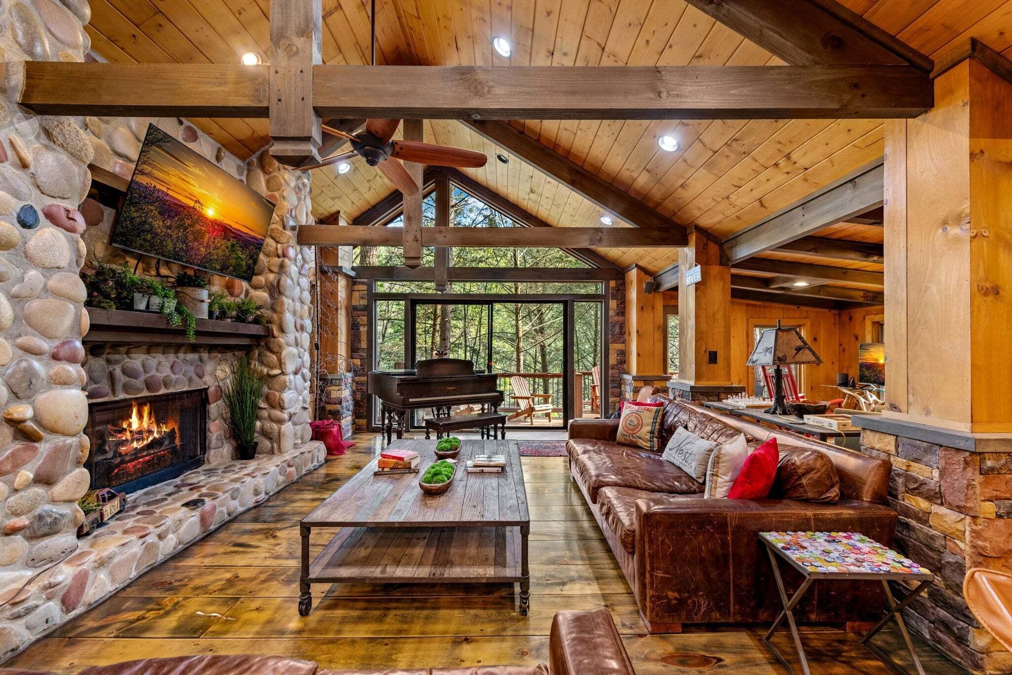 Smart TV, fireplace