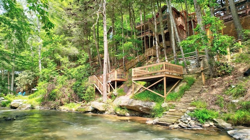 Big Bear Falls - Riverfront | Pet Friendly | Hot Tub