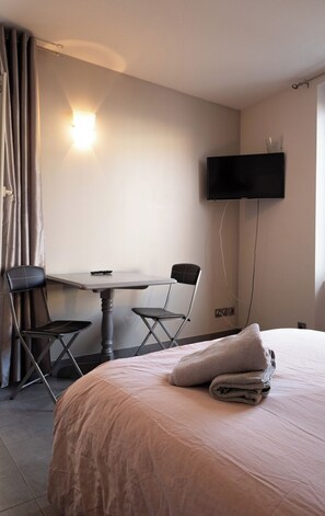 Unclassified image, 2 of 6, button - Carnot Suites - Studio 3 (Le Puy)