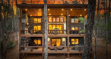 Timber Haven - Close to Town, Modern, Hot Tub