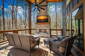 Property grounds - Elevated Cabin Living - Hot Tub, Firelight & Mountain Air (Blue Ridge)