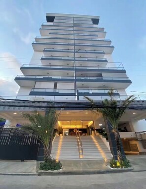 Exterior detail - Luxury 2BR Skyline Retreat + Pool, Balcony & Parking - Bella Vista Santo Domingo (Santo Domingo)