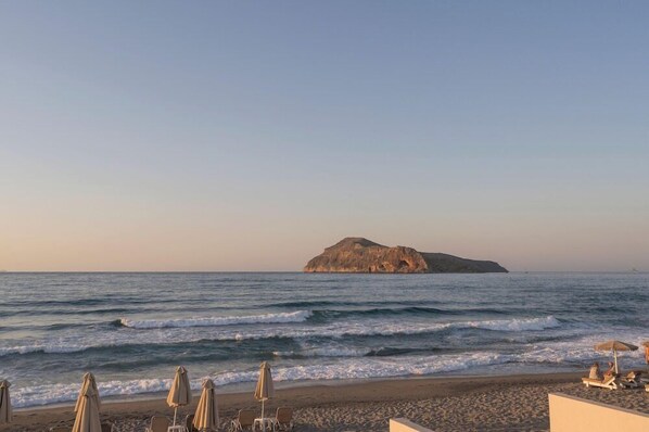 ชายหาด