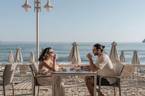 Outdoor dining - Marika Hotel Chania (Platanias)