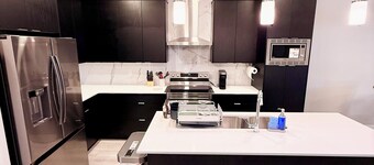 The Luxe Haven S - Luxury 3BR | 2.5BA Family Home • Stylish • Serene