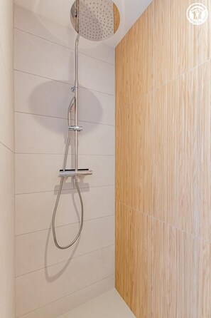 Shower, towels - Cosy Bresse - SAINT VINCENT EN BRESSE (SAINT VINCENT EN BRESSE)