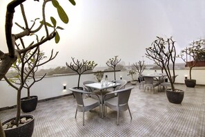Outdoor dining - Saltstayz Thyme (New Delhi)