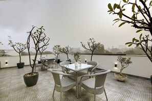 Unclassified image, 5 of 57, button - Saltstayz Thyme (New Delhi)