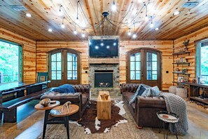 Living area - Nova Creek View Lodge - Hot Tub/Firepit/Sleeps 18 (Broken Bow)