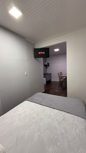 1 bedroom, WiFi, bed sheets - Cozy apartment in a central and quiet area. (Chapecó)