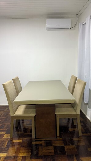 Dining - Cozy apartment in a central and quiet area. (Chapecó)