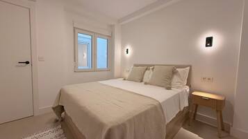 2 bedrooms, iron/ironing board, travel cot, WiFi