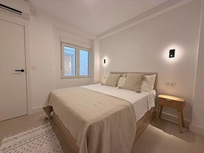 2 bedrooms, iron/ironing board, travel cot, WiFi - NEW - Old Town Modern Apartment Close to Beach (Estepona)
