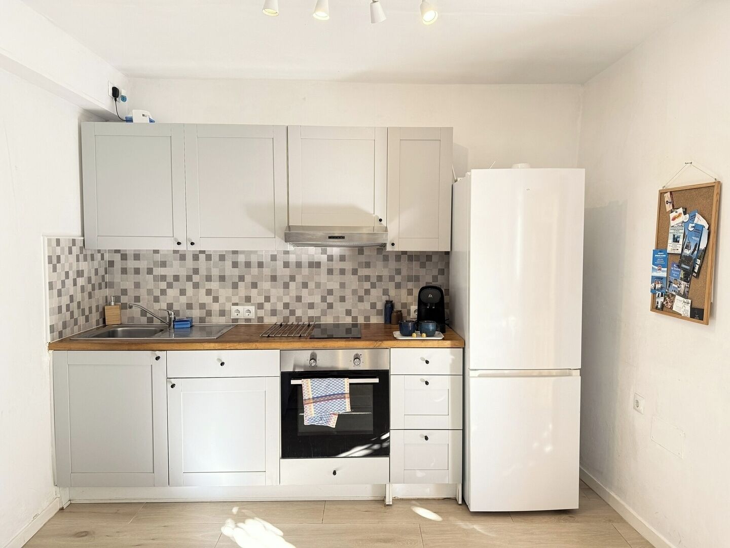 Refrigerador, microondas, horno, placa de cocina