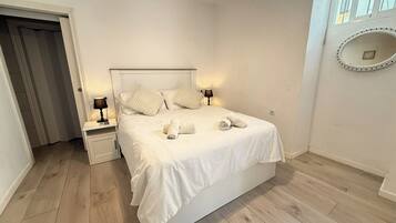 1 habitación, tabla de planchar con plancha, cuna de viaje y wifi