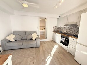 Immagine non classificata, 5 di 16, pulsante