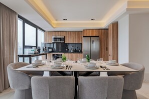 Fridge, microwave, stovetop, coffee/tea maker - Exclusivo penthouse en Polanco, 2 Rec | 820 (Ciudad de México)