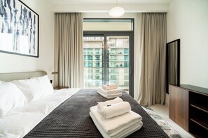 1 bedroom, in-room safe, iron/ironing board, travel cot - SettlerHomes, Emaar Beachfront Haven with Sea View (Dubai)