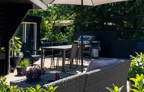 Outdoor dining - 3 bedroom gorgeous home in Hasle (Hasle)