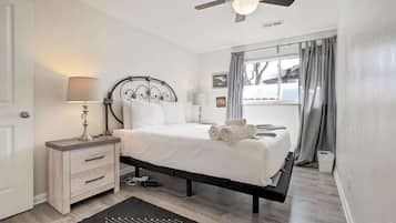 1 bedroom, desk, iron/ironing board, WiFi