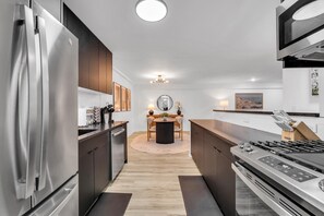 Fridge, microwave, oven, stovetop - Oak Park Gem Next to Green Line In Unit Laundry (Oak Park)