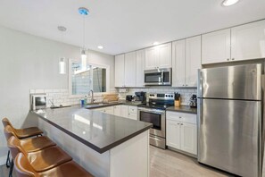 Fridge, microwave, oven, stovetop - Chic 4BR Home with Hot Tub, Fire Pit,  Arcade (Scottsdale)