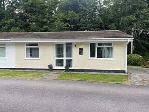 Exterior - 2 Bed Cottage - Sleeps 4 - Pets - Parking - Wifi (Liskeard)